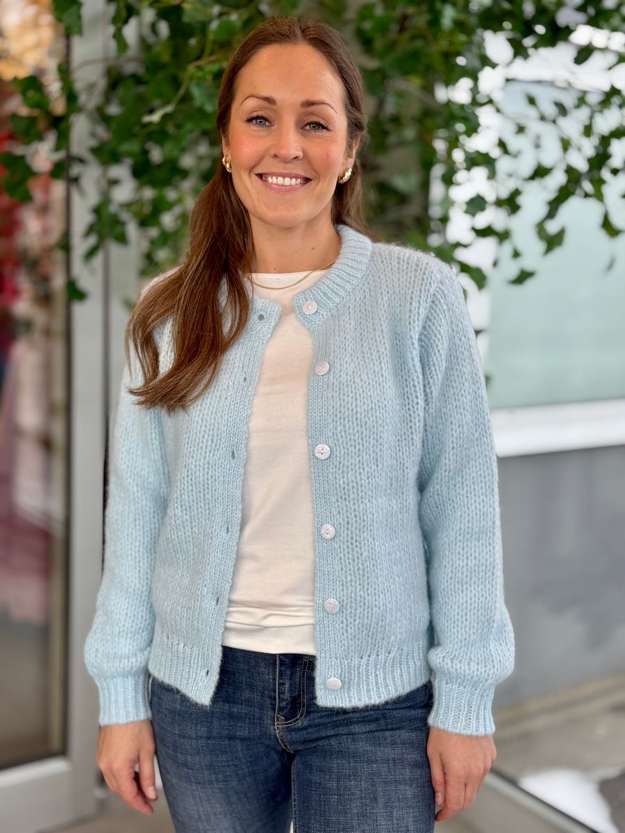 WILO STRIKKET CARDIGAN - LYSEBLÅ