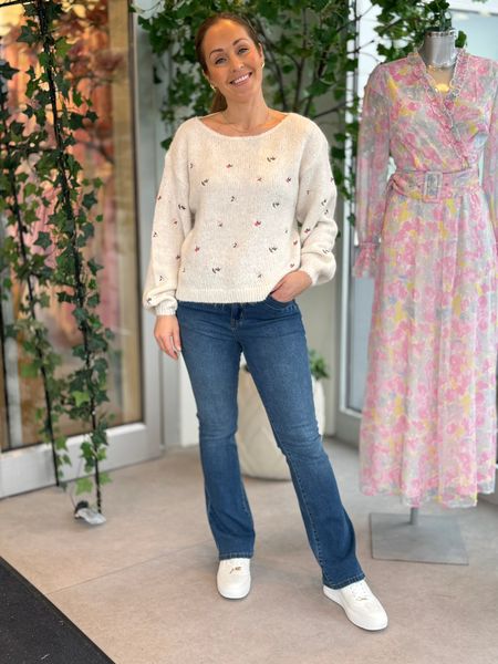 Hovedbilde MARLEY GENSER - CREAM M/BLOMSTER