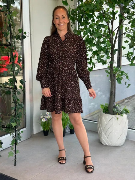 Hovedbilde NOELLE KJOLE M/BLOMSTER - BRUN