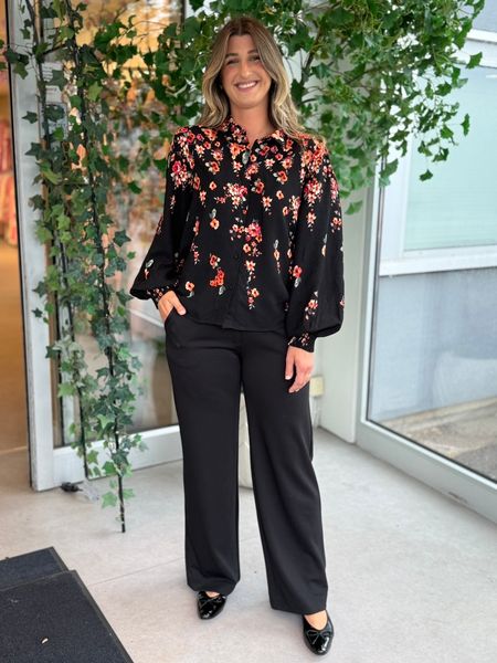 Hovedbilde ELMA BLUSE FLOWER - SORT