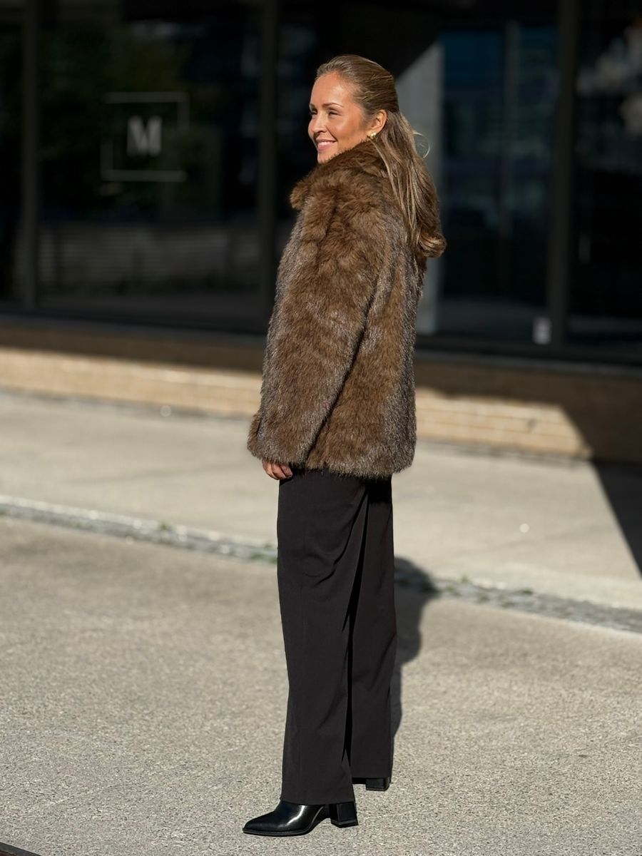 GLORIA FAKE FUR JAKKE - LYS BRUN