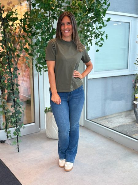 Hovedbilde NORA T-SHIRT - OLIVEN