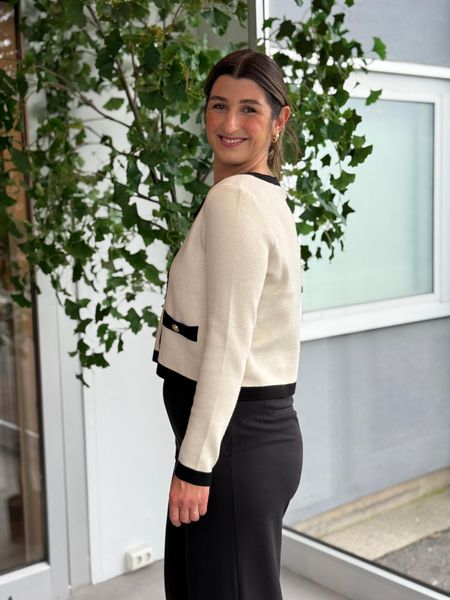 Hovedbilde CASSIE JAKKE - CREAM / SORT