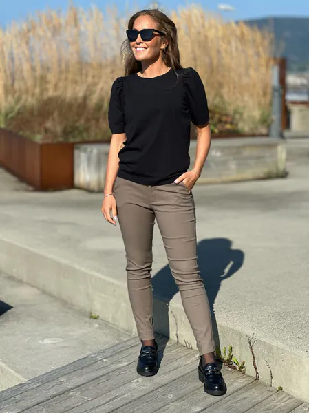 Hovedbilde FENJA T-SHIRT M/PUFFERM - SORT