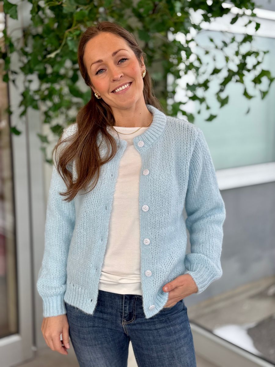 WILO STRIKKET CARDIGAN - LYSEBLÅ