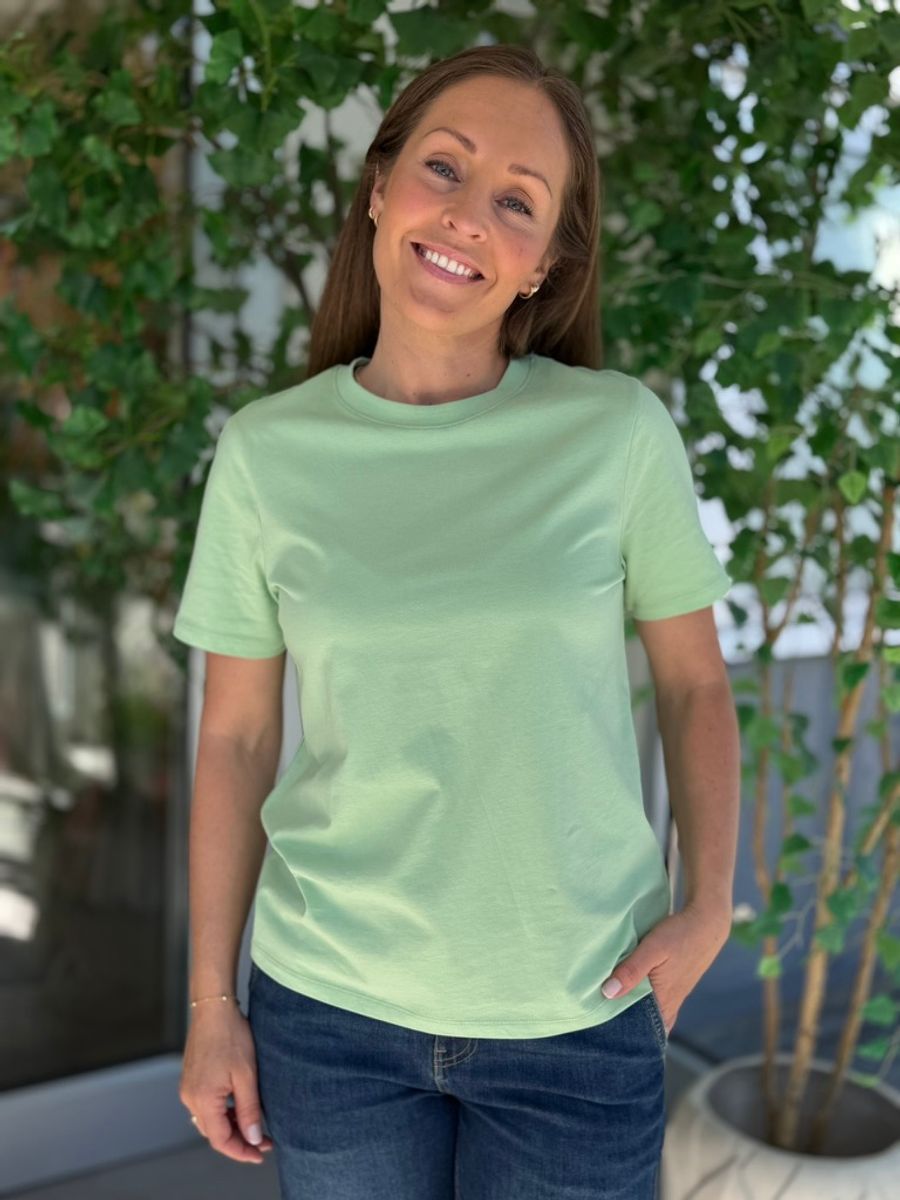 RIA T-SHIRT - GRØNN
