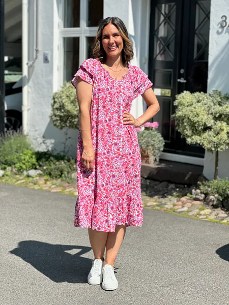 Hovedbilde FIE MIDI KJOLE - PINK FLOWERS