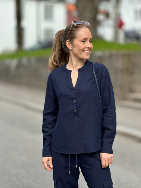 Bilde av LAVA LIN/VISCOSE SKJORTE M/V HALS - NAVY
