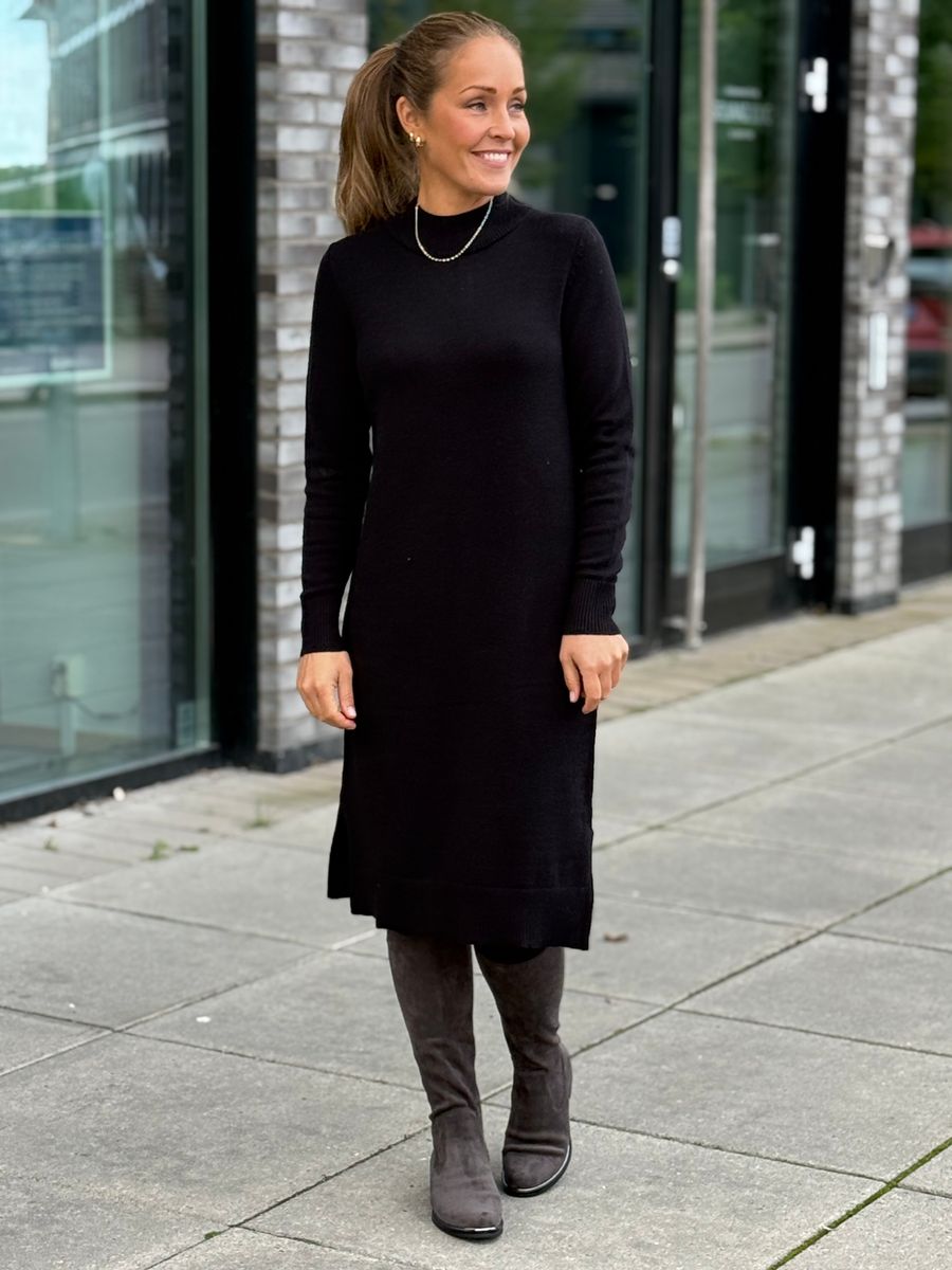 VIRIL STRIKKE KJOLE - SORT