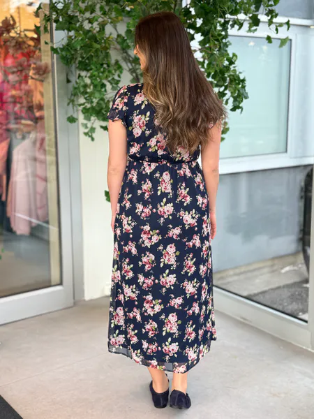 Hovedbilde EMMA LANG KJOLE FLOWER - NAVY