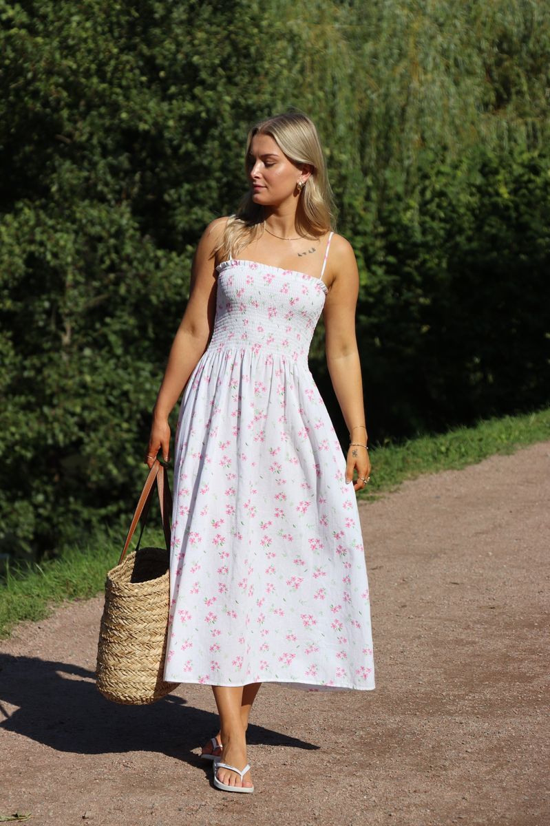 HALLIE SMOCK KJOLE BLOMSTER - HVIT