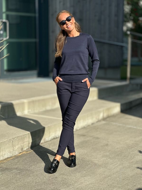 KATIE GENSER M/RUND HALS - SALUTE