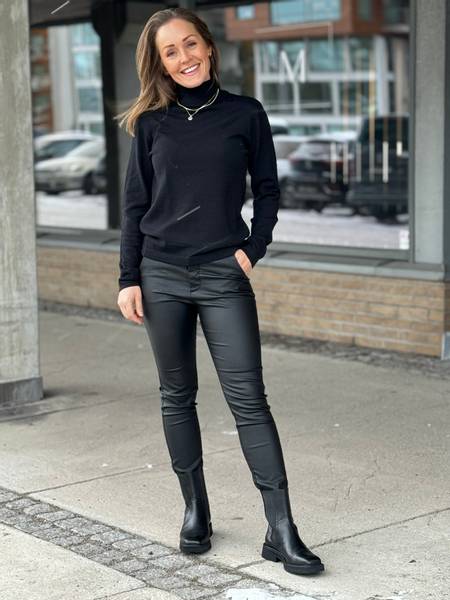 Hovedbilde JADE ULL TYNN GENSER - SORT