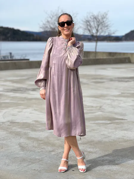 Hovedbilde COSTA SHINY KJOLE - DUSTY ROSE