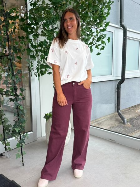 Hovedbilde MONIE T-SHIRT M/BRODERT BLOMSTER - OFFWHITE