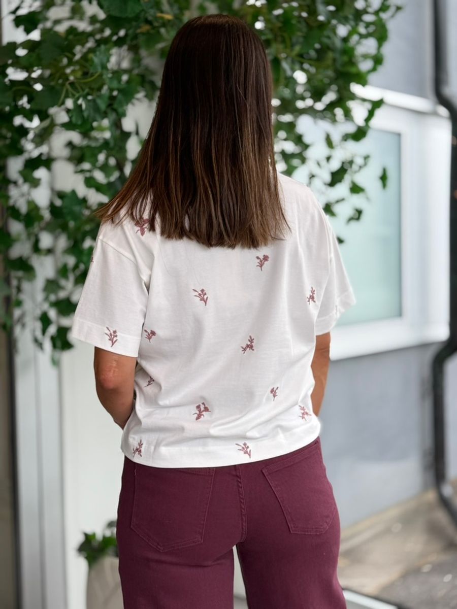 MONIE T-SHIRT M/BRODERT BLOMSTER - OFFWHITE