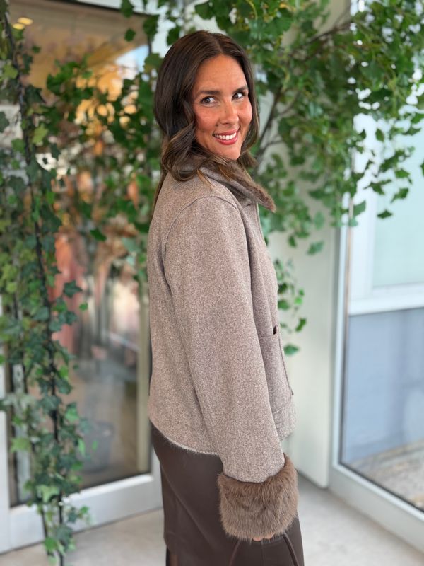 YANNA JAKKE M/FAKE FÜR - MULDVARP MELERT