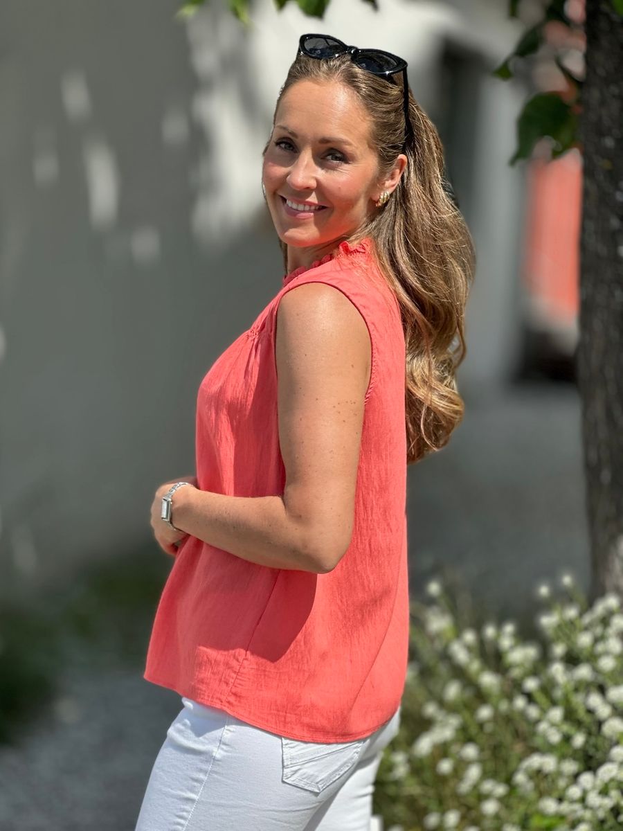 ALLY ERMLØS BLUSE - CORAL