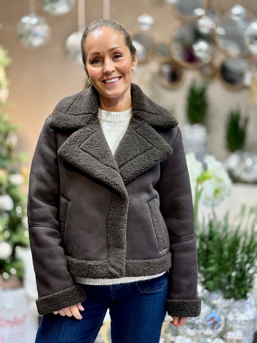 HARPER FAUX SHEARLING JAKKE - BRUN