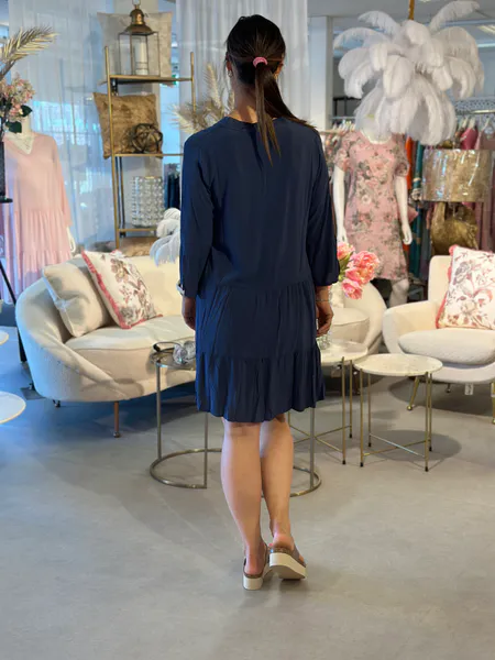 Bilde av LISA VISCOSE KJOLE  - NAVY