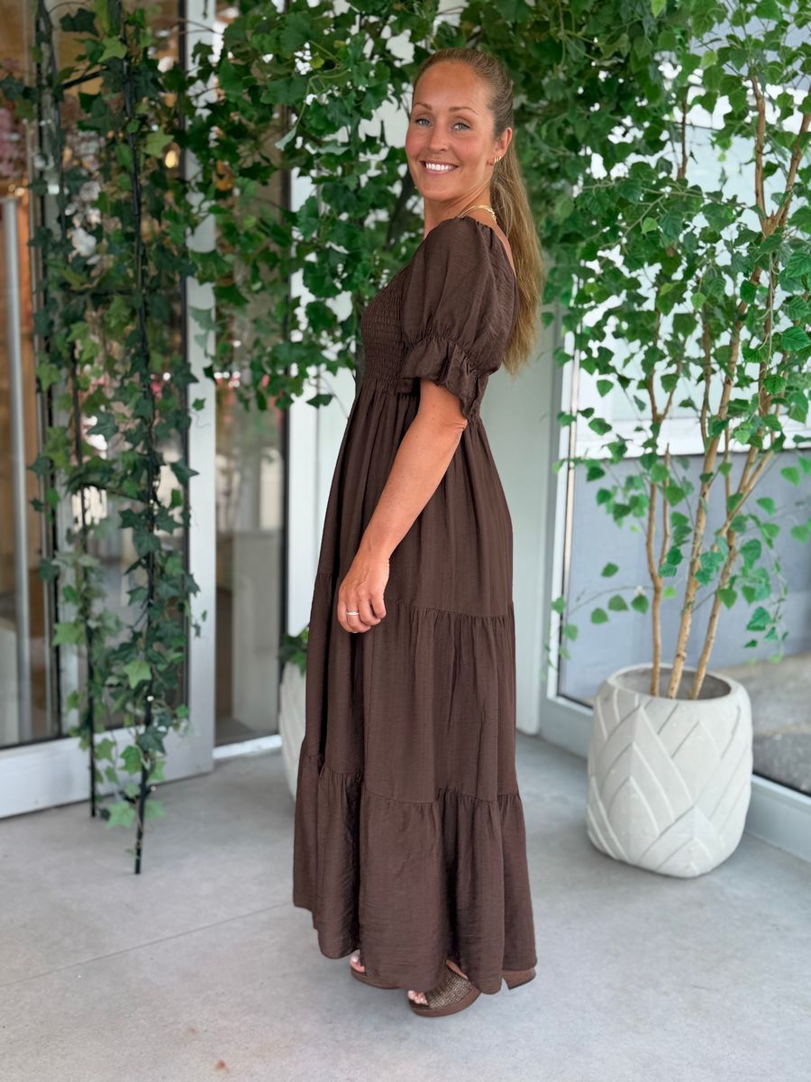 EMILIE SMOCK KJOLE - BRUN