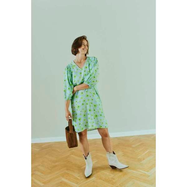 Hovedbilde JOVI KJOLE FLOWERS - HIMMELBLÅ/LIME GRØNN