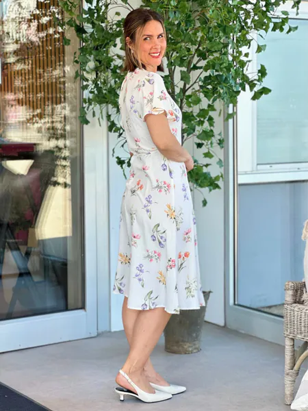 Bilde av LOVIE OMSLAGSKJOLE BLOMSTERENG - HVIT