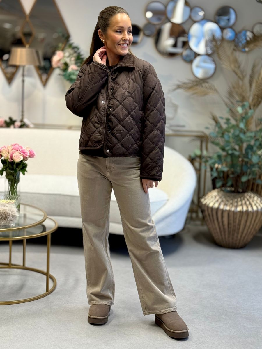 QUILA QUILTET JAKKE - BRUN