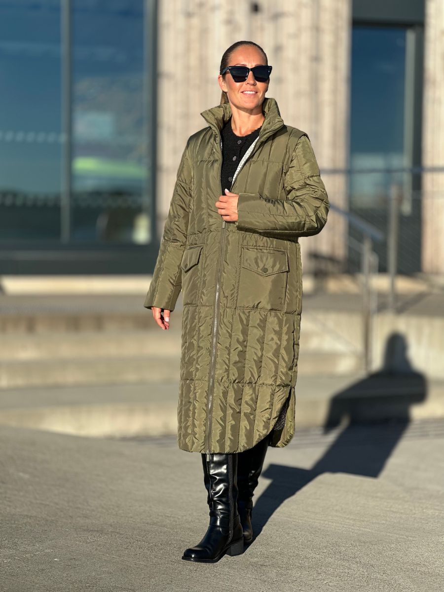 OLGA TO I EN KÅPE / VEST - OLIVEN