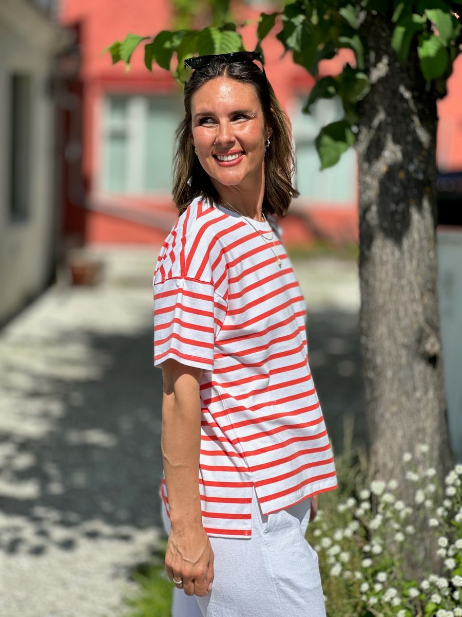 FENJAL T-SHIRT STRIPER - HVIT / CORAL
