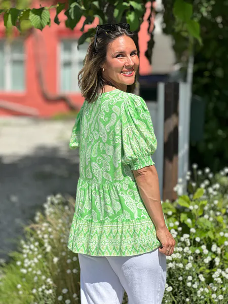 Hovedbilde ADNEY BLUSE - BUD GREEN PAISLEY